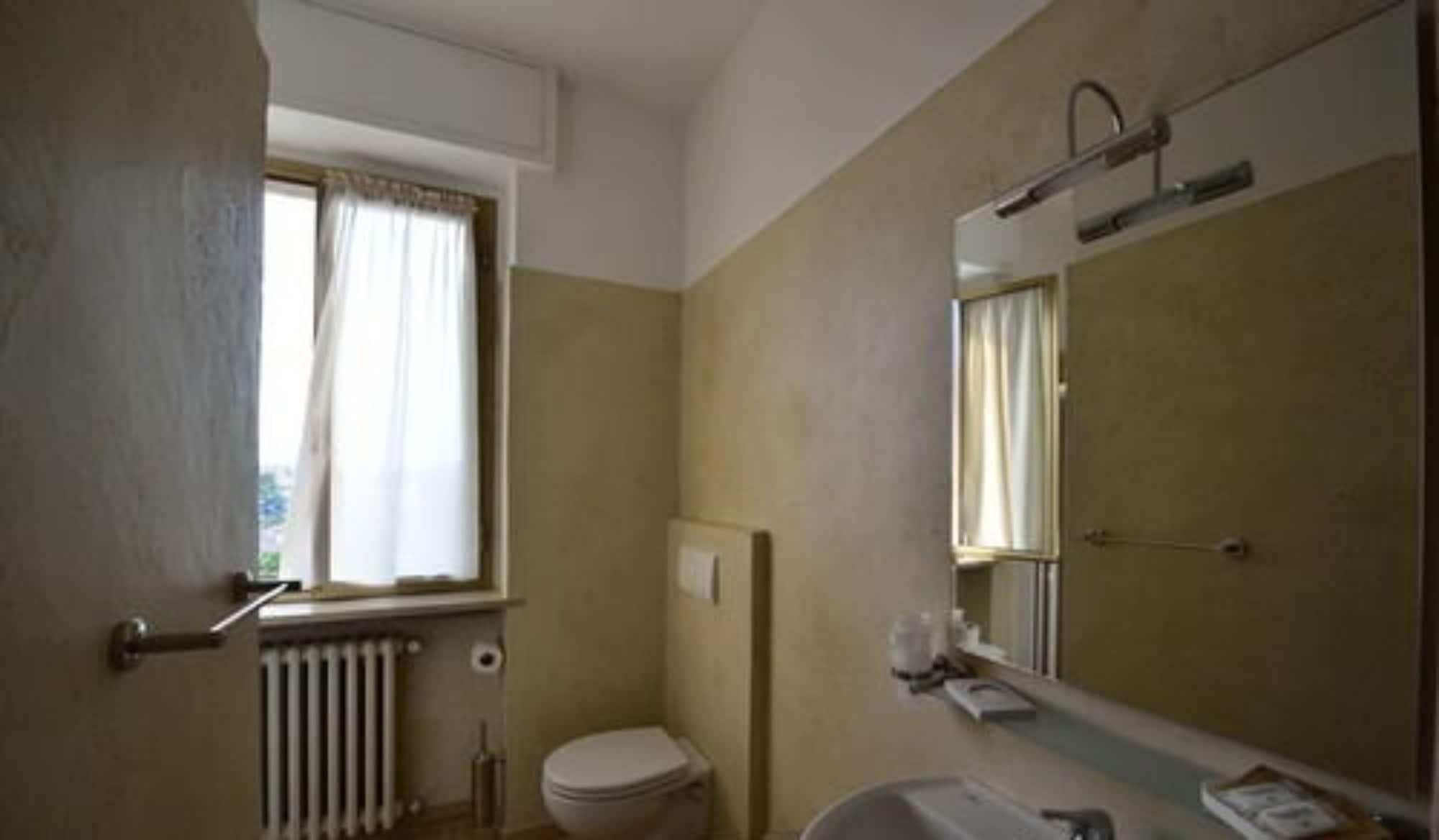Hotel Bella Peschiera بسكييرا ديل غاردا المظهر الخارجي الصورة