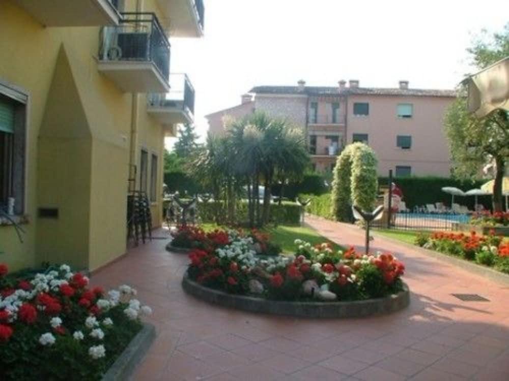 Hotel Bella Peschiera بسكييرا ديل غاردا المظهر الخارجي الصورة