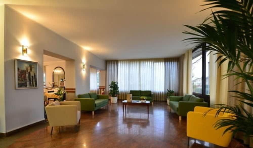 Hotel Bella Peschiera بسكييرا ديل غاردا المظهر الخارجي الصورة