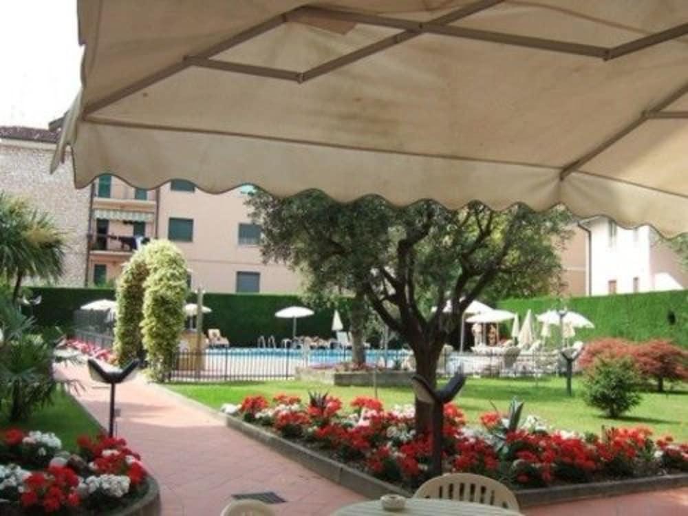 Hotel Bella Peschiera بسكييرا ديل غاردا المظهر الخارجي الصورة