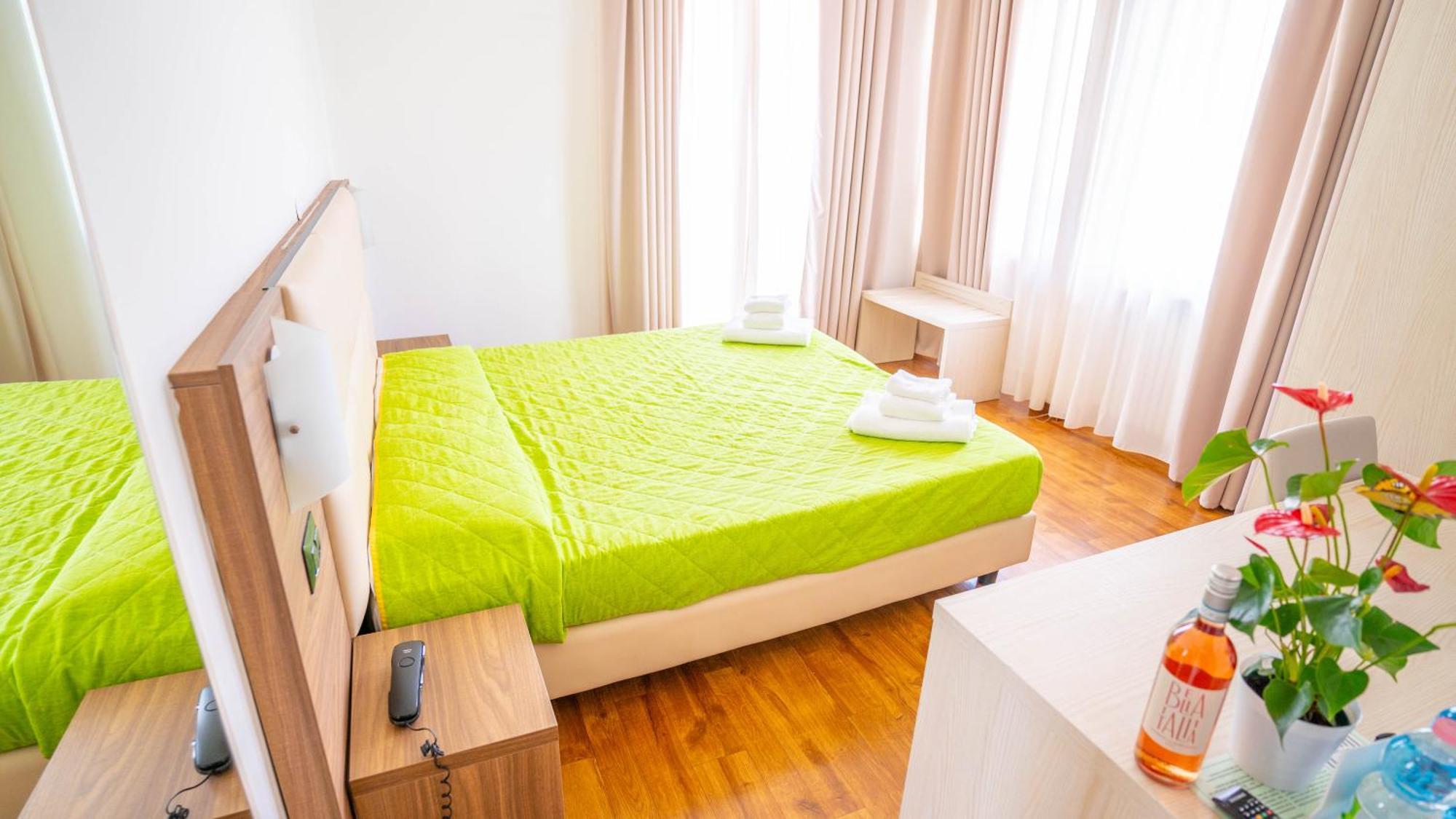 Hotel Bella Peschiera بسكييرا ديل غاردا المظهر الخارجي الصورة