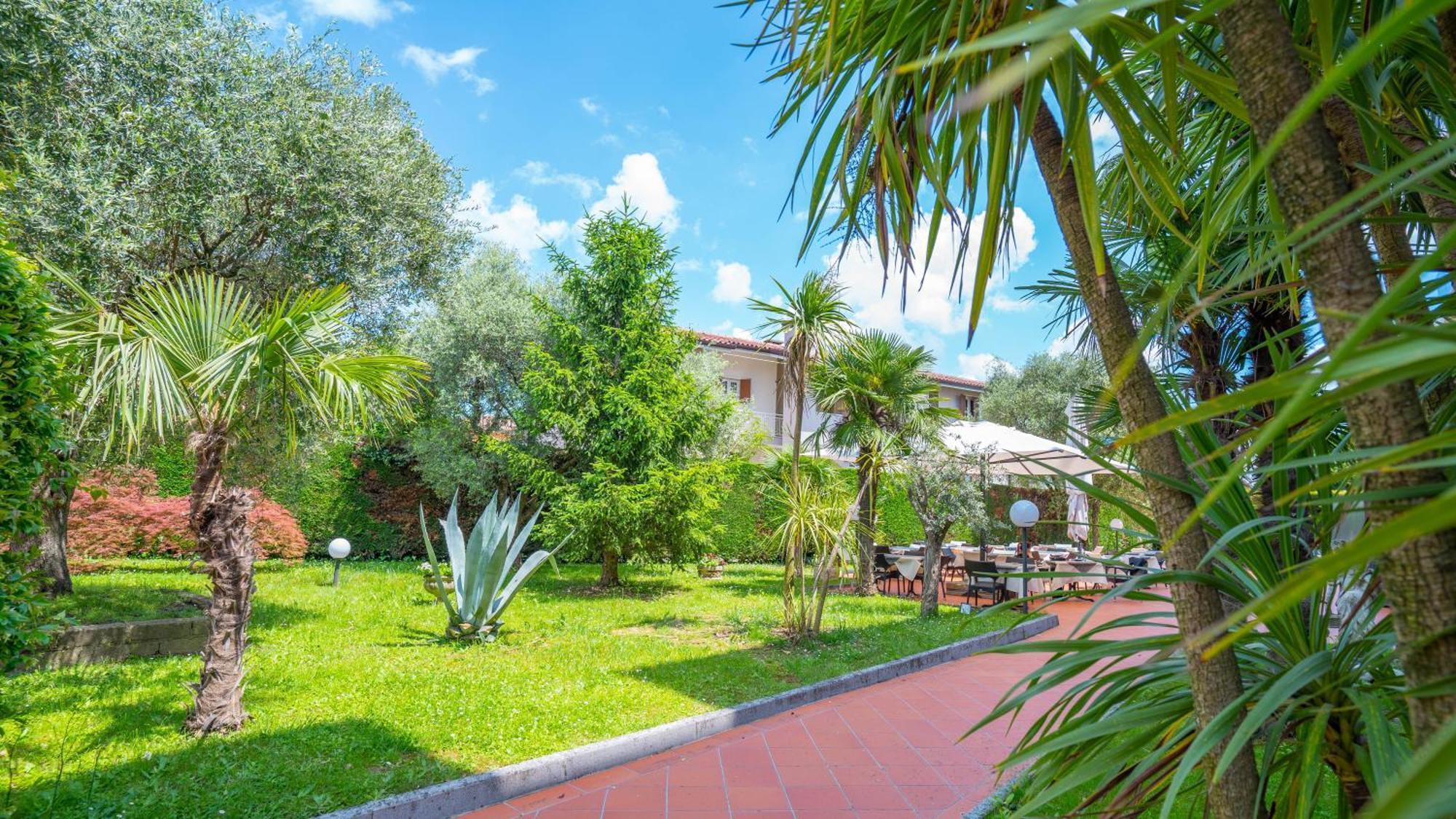 Hotel Bella Peschiera بسكييرا ديل غاردا المظهر الخارجي الصورة