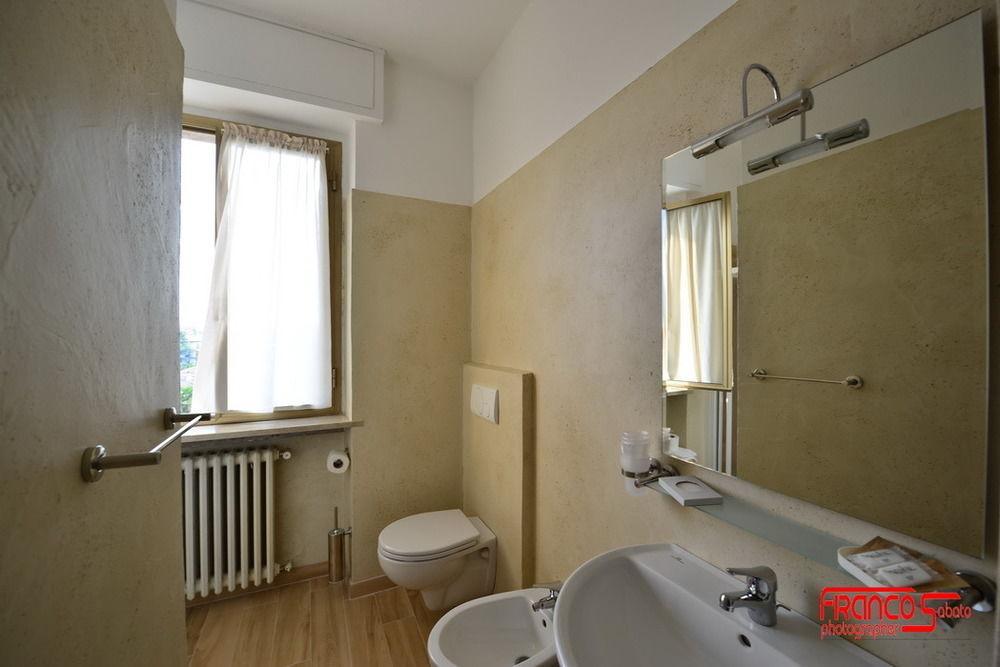 Hotel Bella Peschiera بسكييرا ديل غاردا المظهر الخارجي الصورة