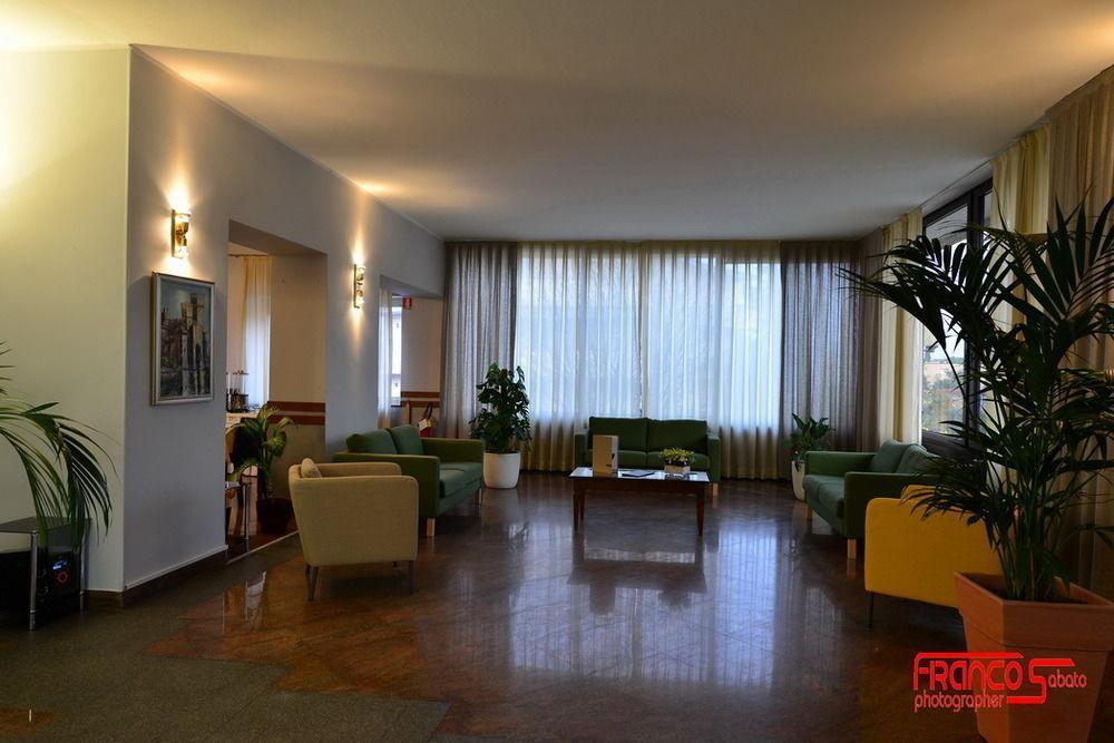 Hotel Bella Peschiera بسكييرا ديل غاردا المظهر الخارجي الصورة