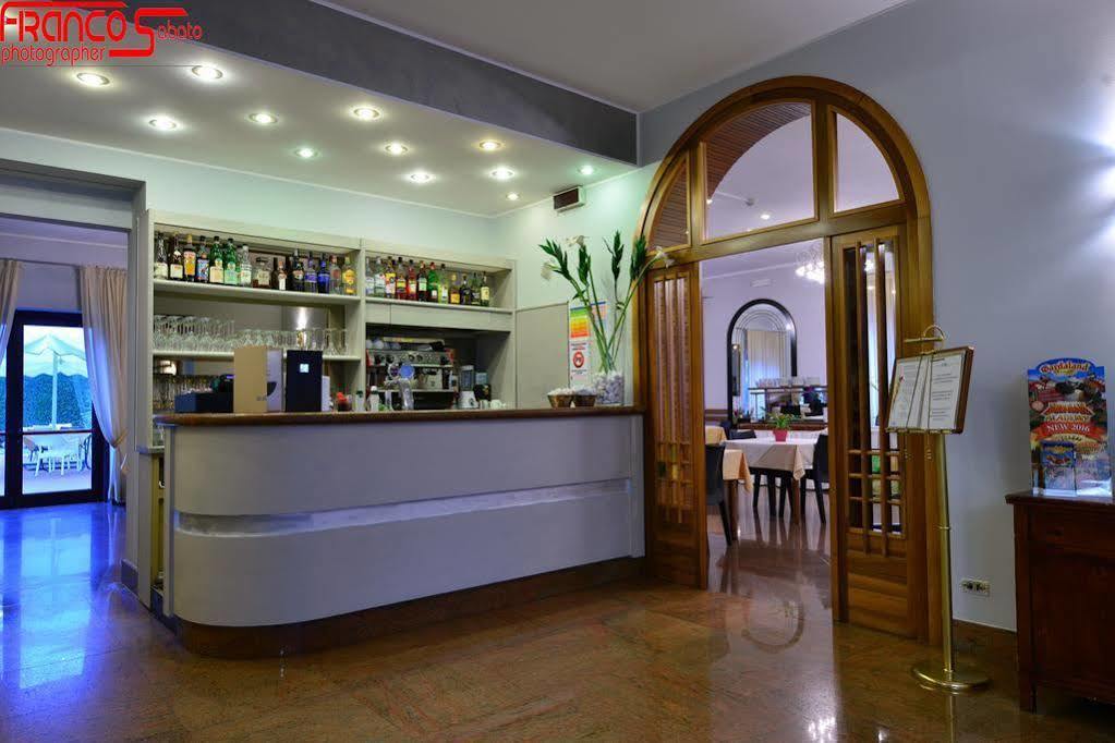 Hotel Bella Peschiera بسكييرا ديل غاردا المظهر الخارجي الصورة