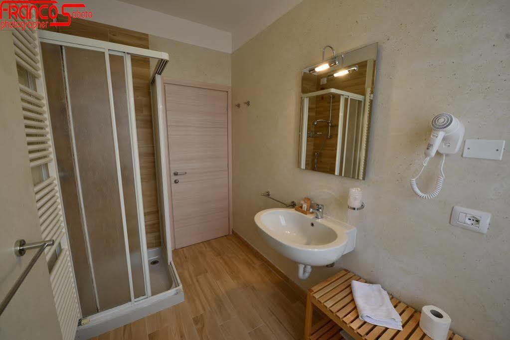 Hotel Bella Peschiera بسكييرا ديل غاردا المظهر الخارجي الصورة