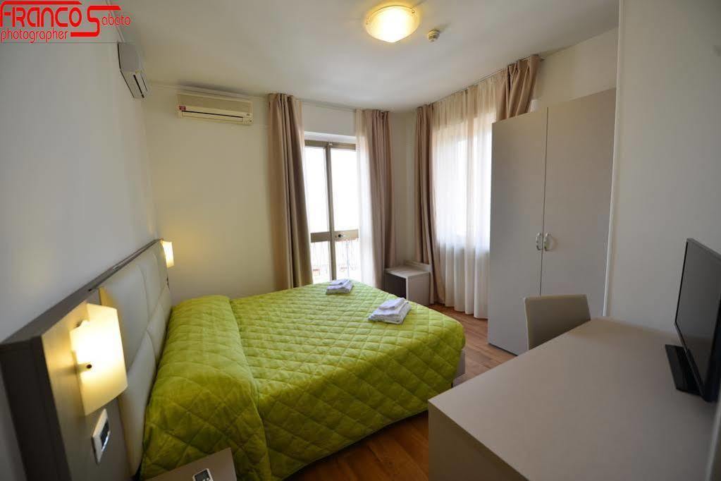 Hotel Bella Peschiera بسكييرا ديل غاردا المظهر الخارجي الصورة