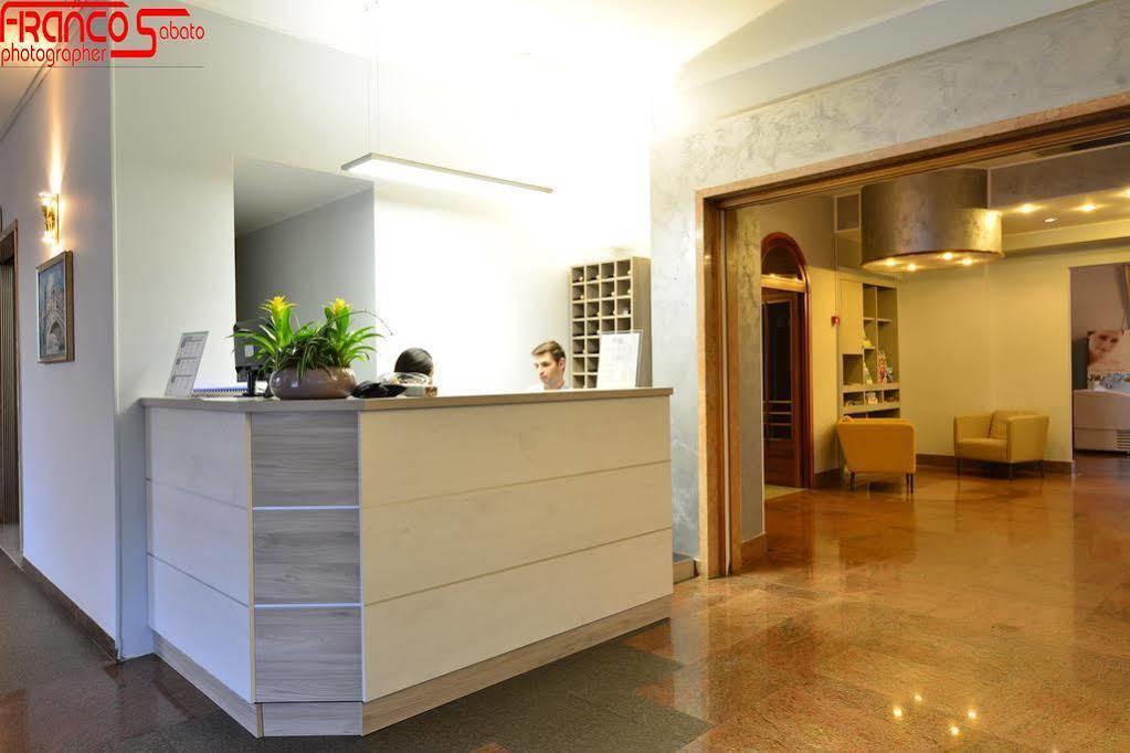 Hotel Bella Peschiera بسكييرا ديل غاردا المظهر الخارجي الصورة
