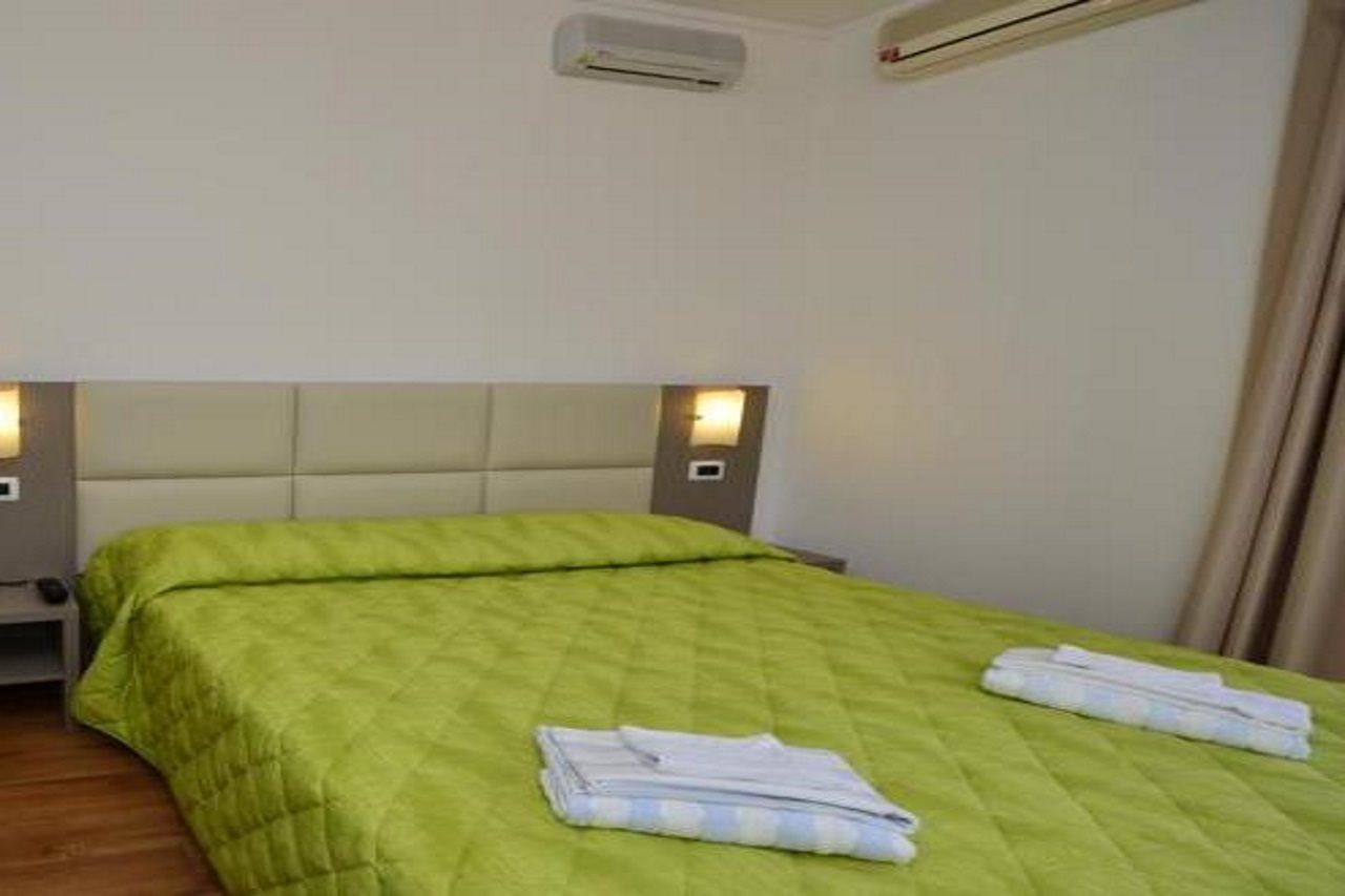 Hotel Bella Peschiera بسكييرا ديل غاردا المظهر الخارجي الصورة